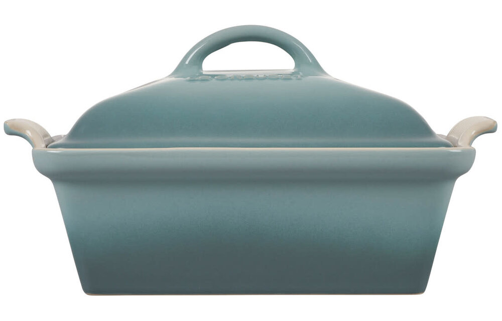 https://cdn.shoplightspeed.com/shops/634646/files/54327745/1000x640x2/le-creuset-heritage-covered-square-casserole-25qt.jpg