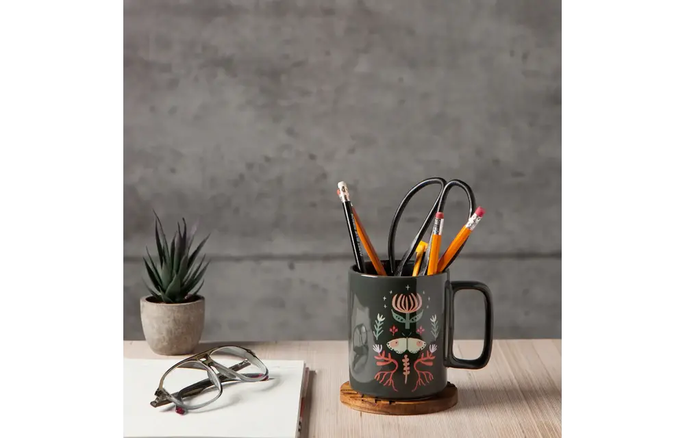 Mug Studio Far and Away