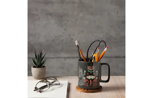 Mug Studio Far and Away