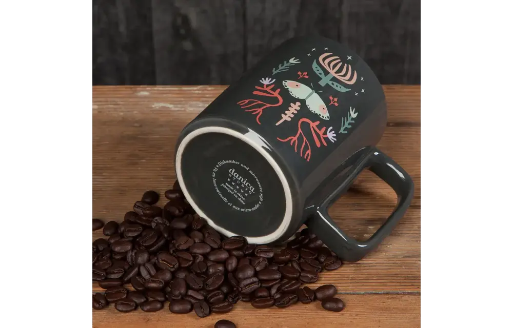 Mug Studio Far and Away