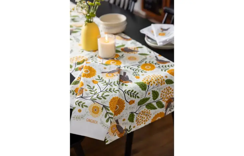 Mums + Robins Table Runner