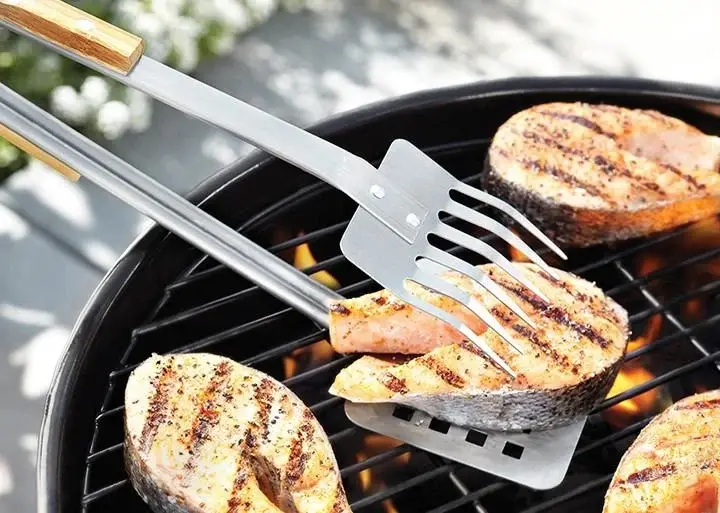 Outset Verde Claw Tongs