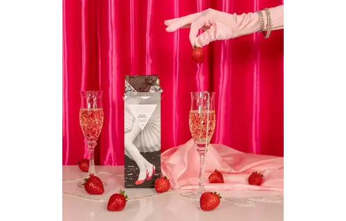 The "Blonde Bombshell" Bar (Dark Chocolate, Strawberries + Champagne)