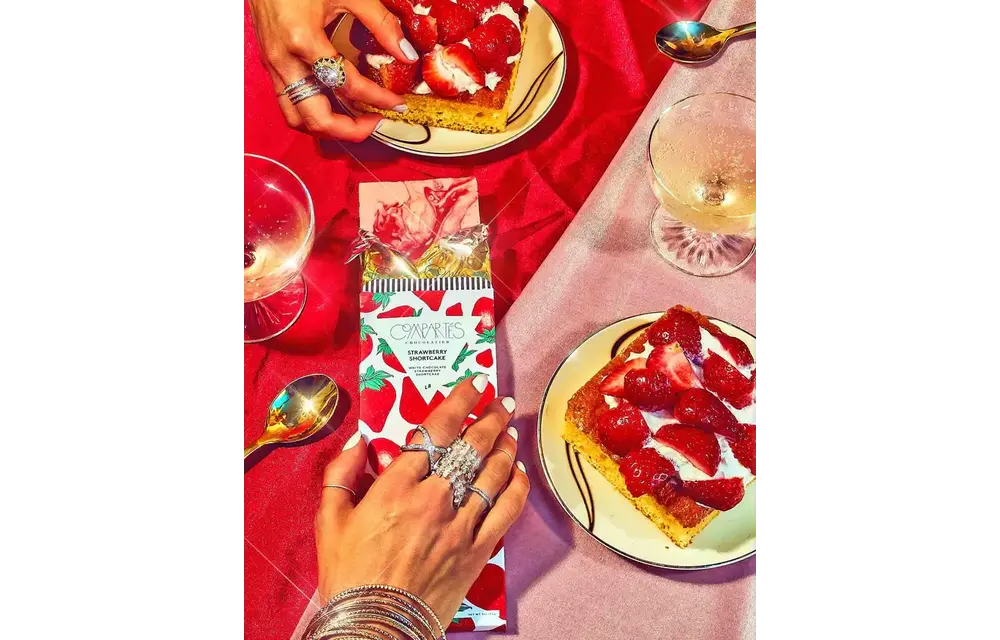 The "Strawberry Shortcake" Bar (White Chocolate, Strawberries + Shortcake