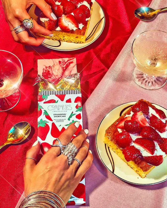 The "Strawberry Shortcake" Bar (White Chocolate, Strawberries + Shortcake