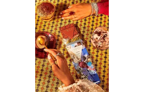 The "Tiramisu" Bar (Milk Chocolate + Tiramisu)