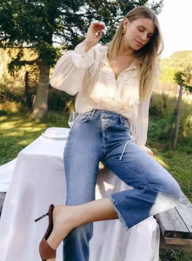 CHLOE STRAIGHT