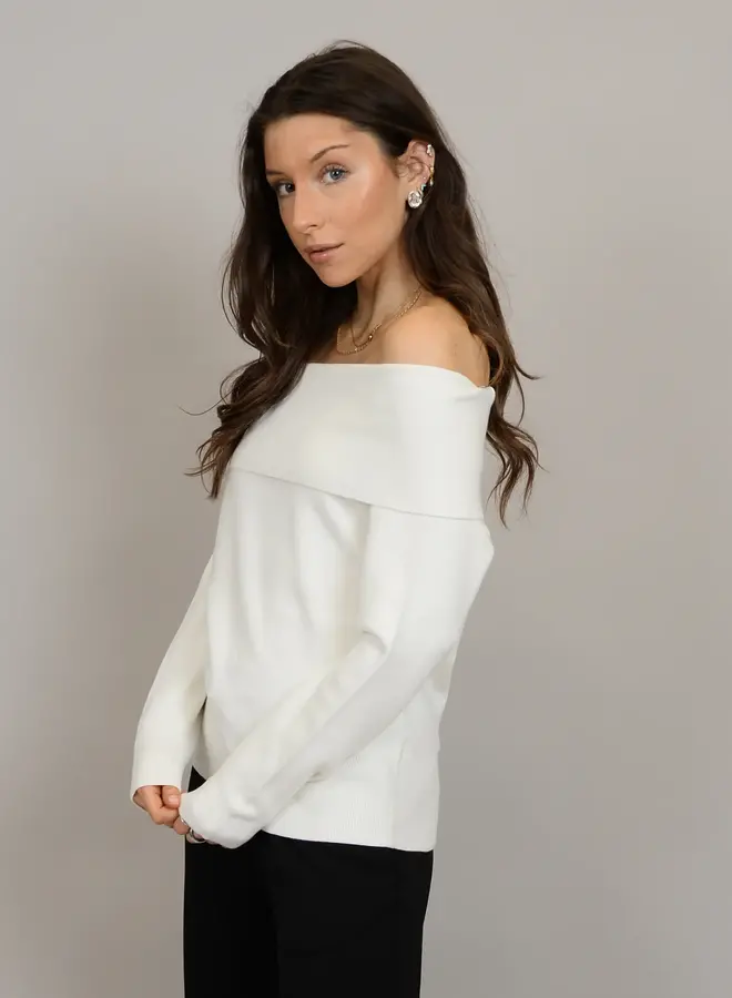 ANGELIQUE RAGLAN