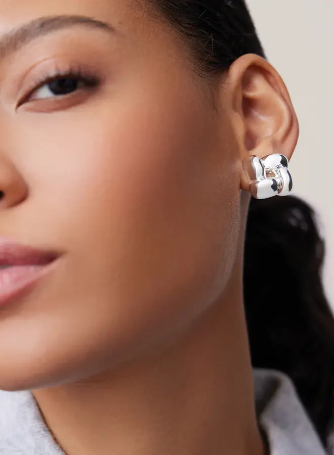 SMALL WOVEN SQUARE EARRING