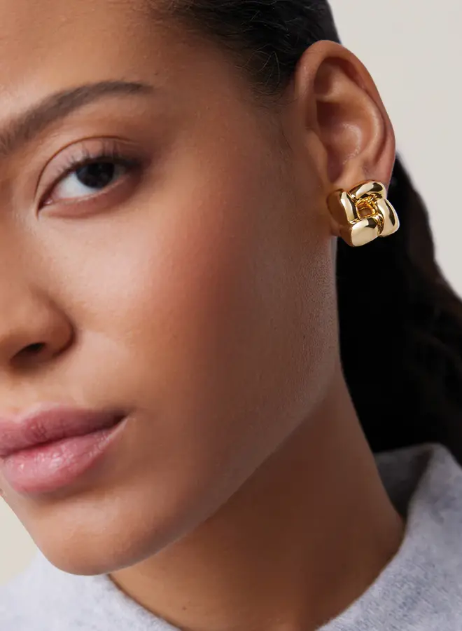 SMALL WOVEN SQUARE EARRING