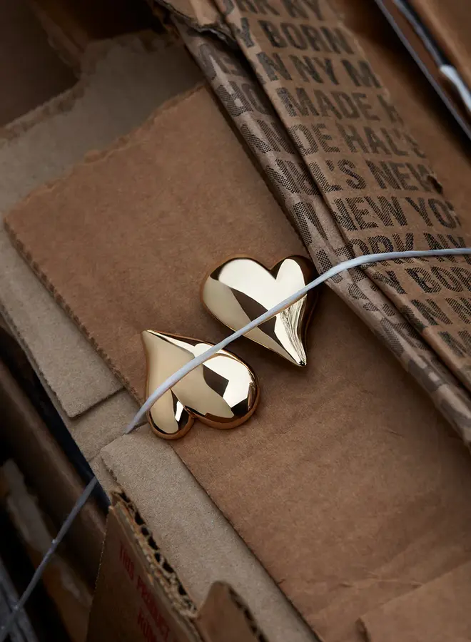 MEGA ART HEART BUTTON EARRING