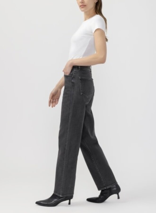 HIGHLY DESIRABLE RELAXED STRAIGHT