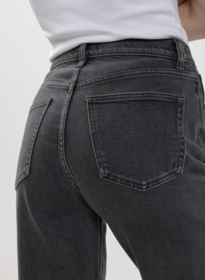 HIGHLY DESIRABLE RELAXED STRAIGHT