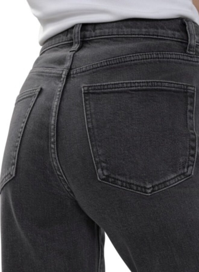 HIGHLY DESIRABLE RELAXED STRAIGHT