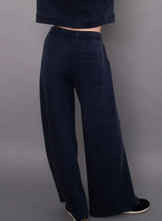 PHYLLIS PULL ON