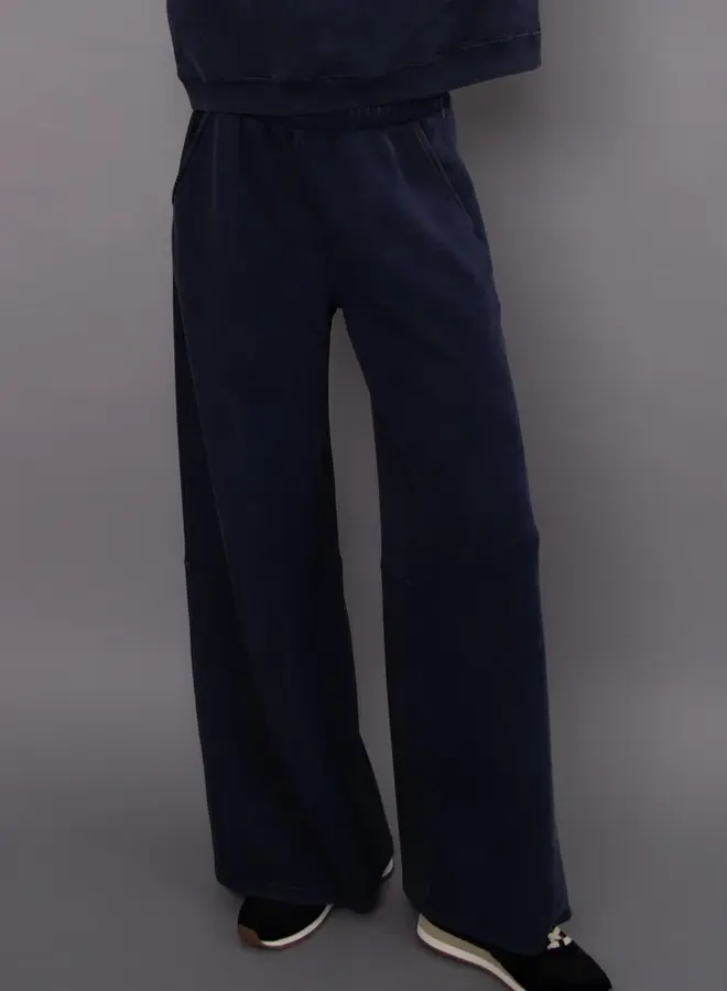 PHYLLIS PULL ON