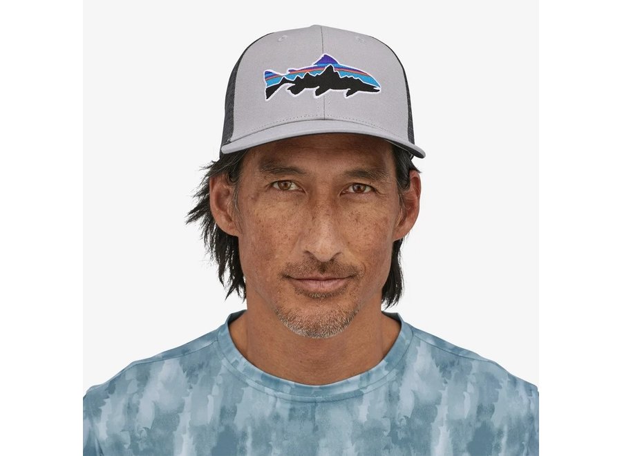 https://cdn.shoplightspeed.com/shops/634685/files/44138338/900x660x2/patagonia-patagonia-fitz-roy-trout-trucker-hat.jpg