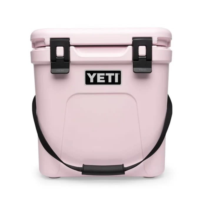 YETI Navy Roadie 24 Hard Cooler - 10022010000