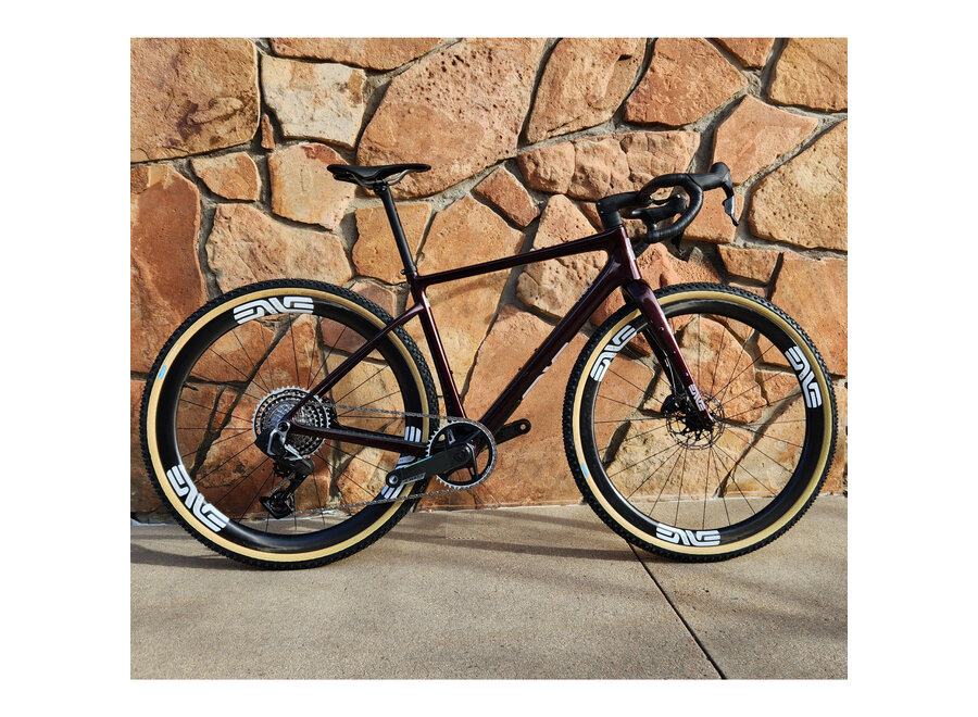 ENVE MOG Gravel Bike - SRAM Force XPLR AXS - SES 3.4 Wheels - ENVE Cockpit - RH Tires
