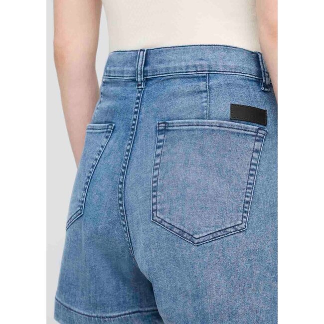 Duer Women's Performance Denim Lite Pleated Short