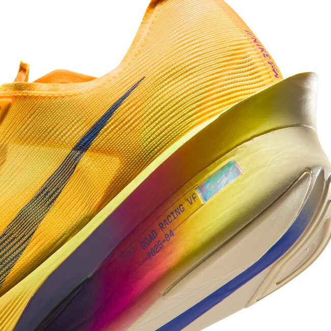 Nike Men's ZoomX Vaporfly Next% 4