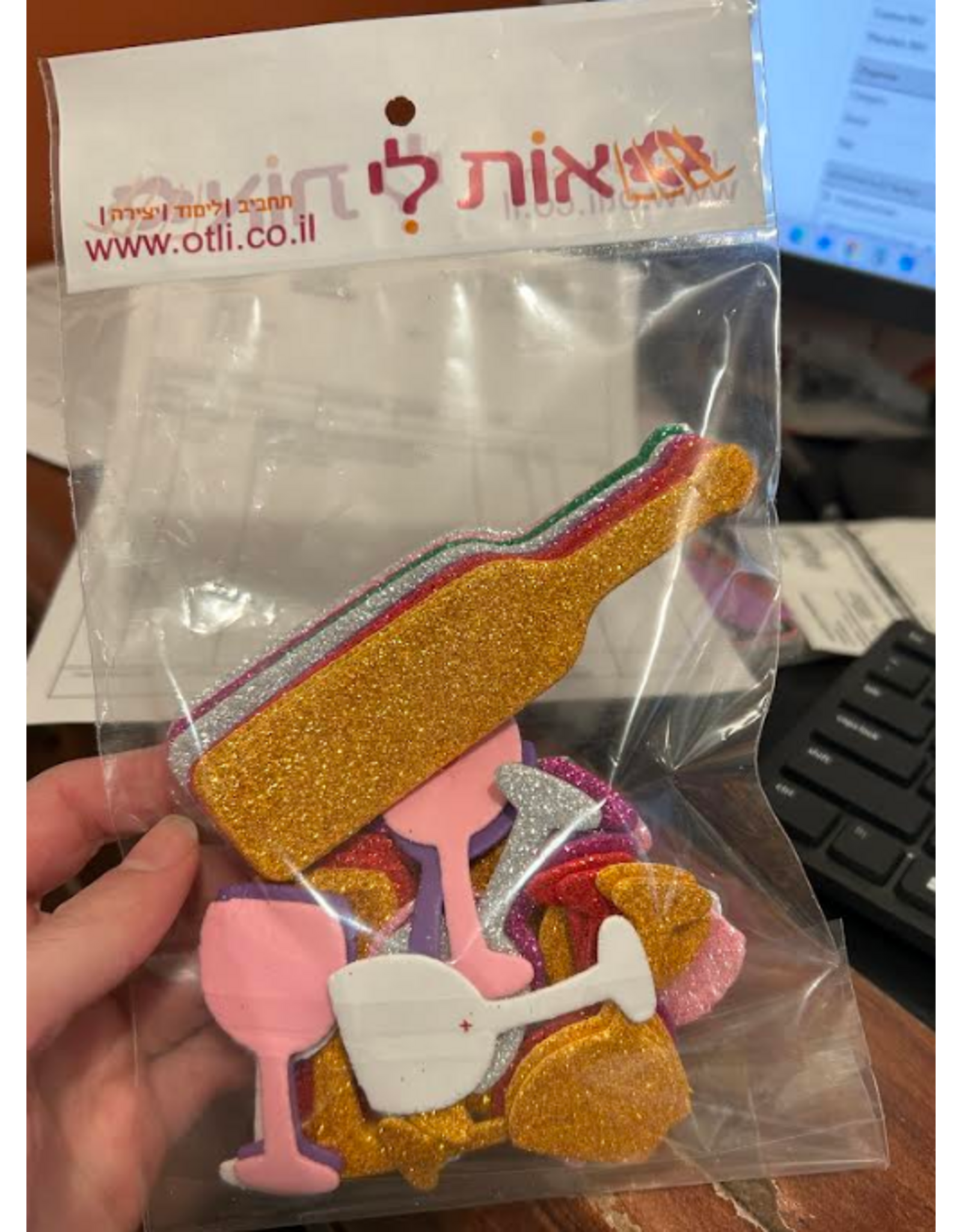 FOAM GLITTER CUTOUTS: 40 CUPS AND WINE 10 BOTTLES