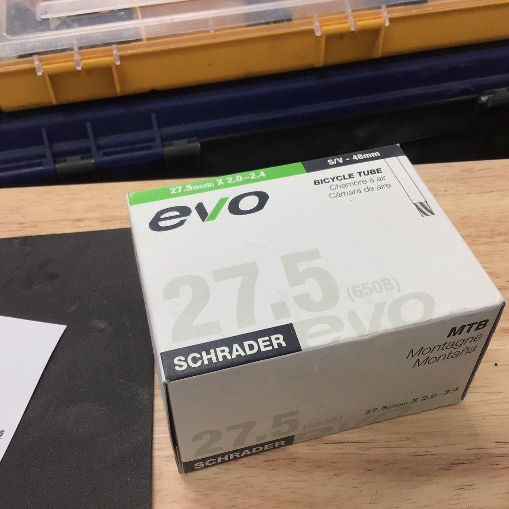 EVO 26/" x 2.0--2.4/" BICYCLE SCHRADER VALVE INNER TUBE