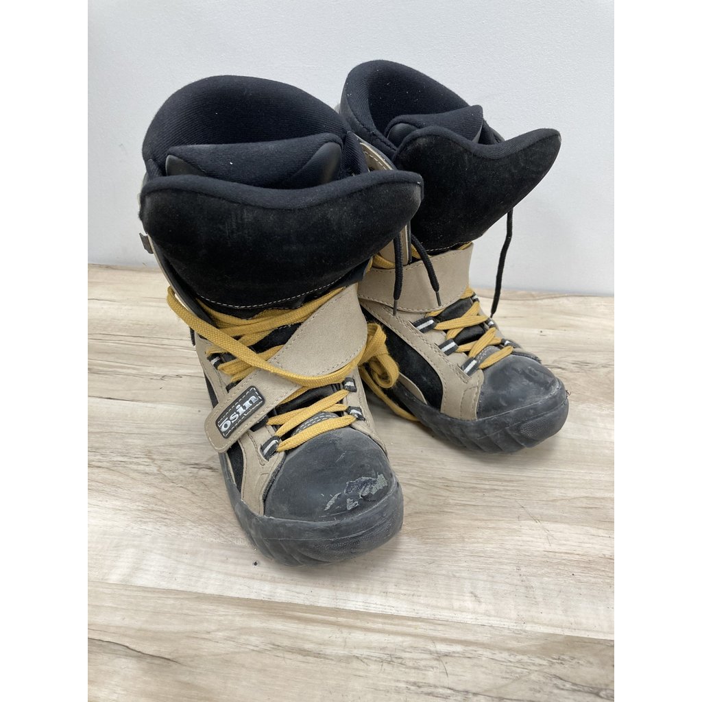 snow boots size 5.5