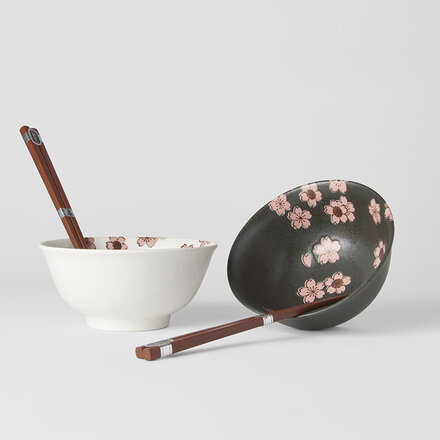 https://cdn.shoplightspeed.com/shops/634823/files/32227035/440x440x2/assorted-bowl-set-15cm-black-white-pink-sakura-des.jpg