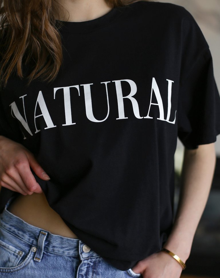 BRUNETTE THE LABEL NATURAL SERIF BOXY TEE