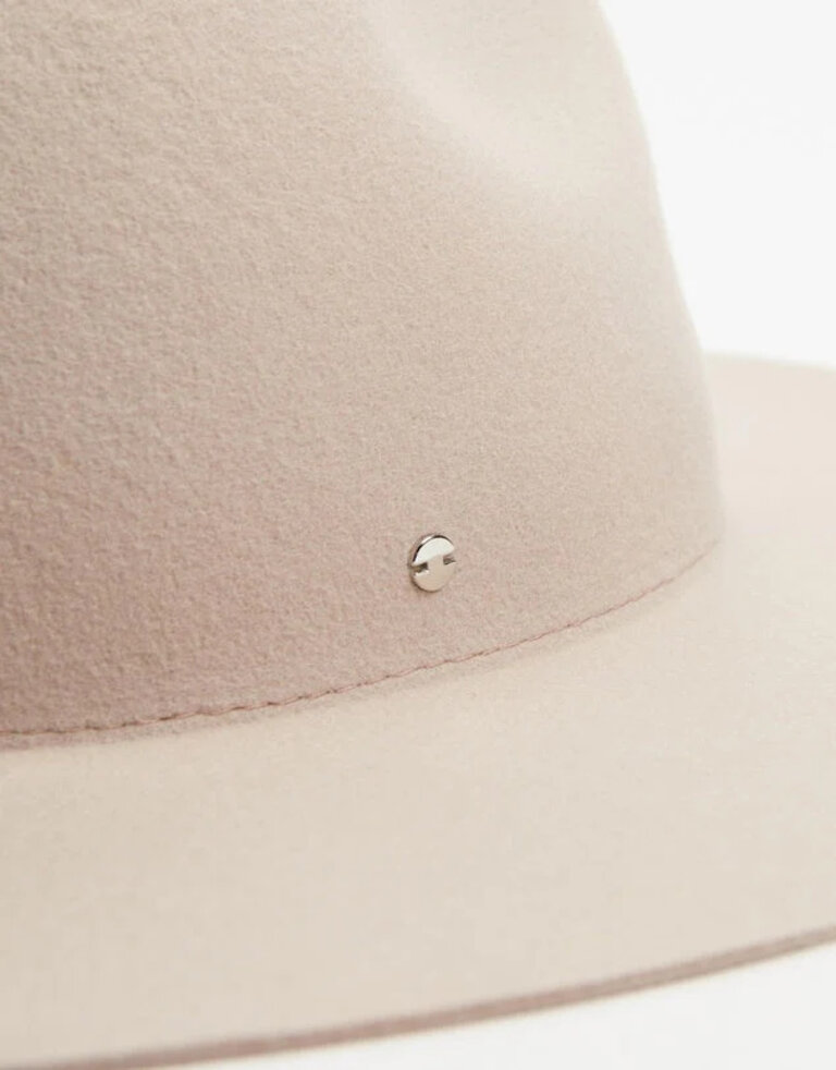 ACE OF SOMETHING SERENA FEDORA IN BEIGE