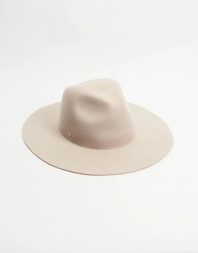 ACE OF SOMETHING SERENA FEDORA IN BEIGE