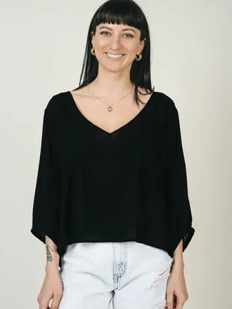 JACKSON ROWE FLUTTERSHY TOP IN BLACK