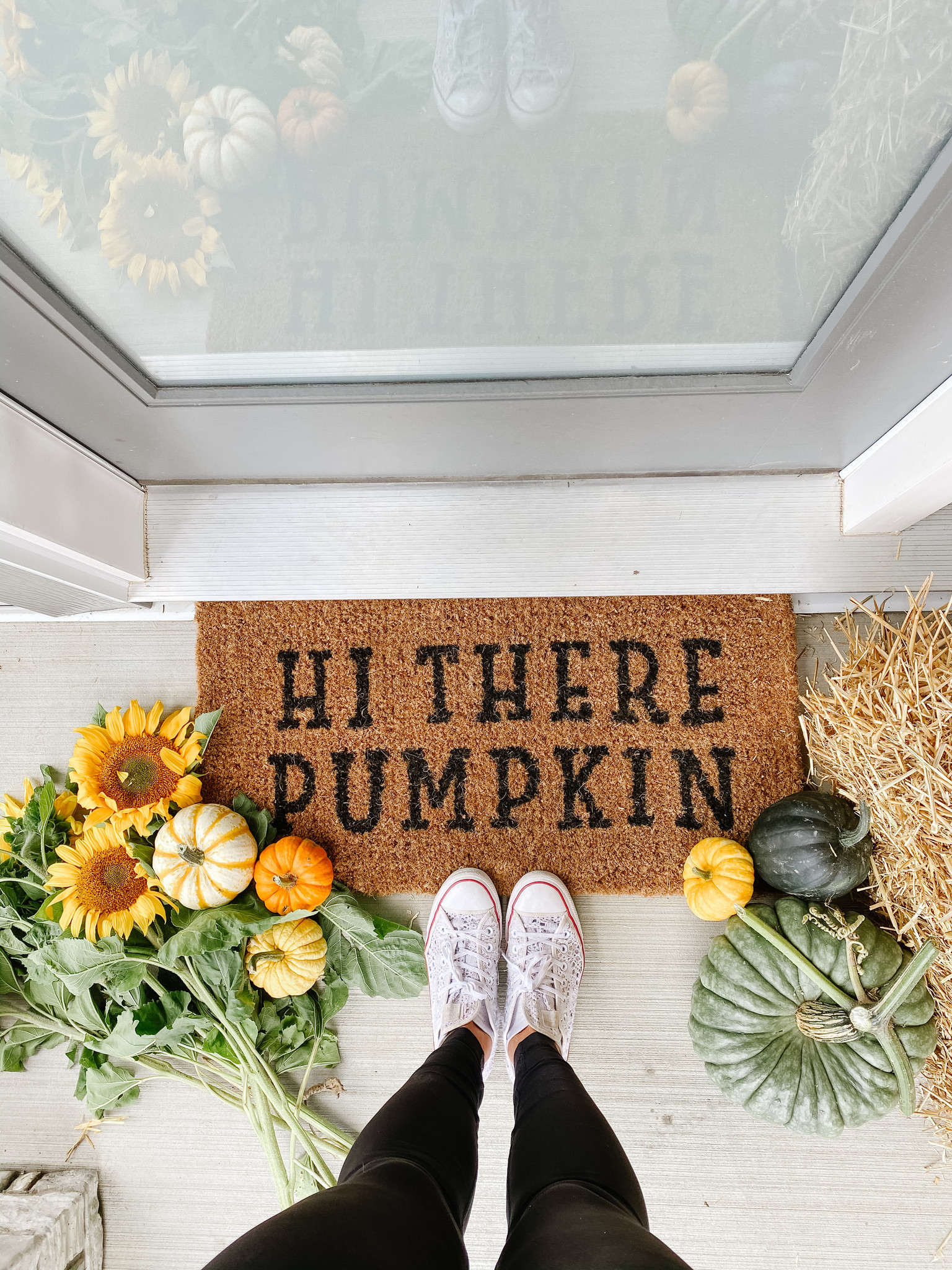 CREATIVE CO-OP Hi There Pumpkin Doormat