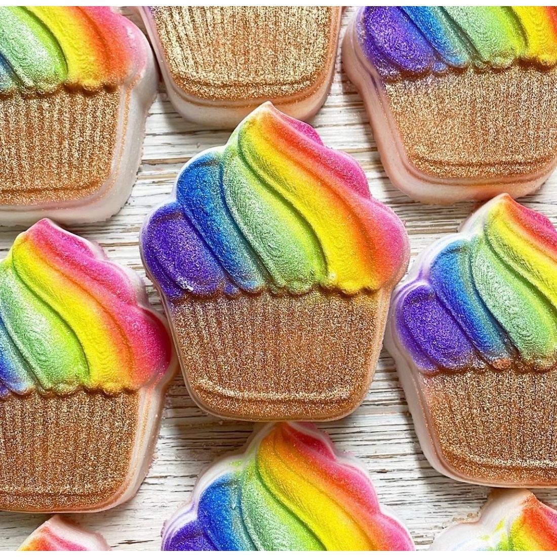 Fizz Soakery Rainbow Cupcake Bath Bomb