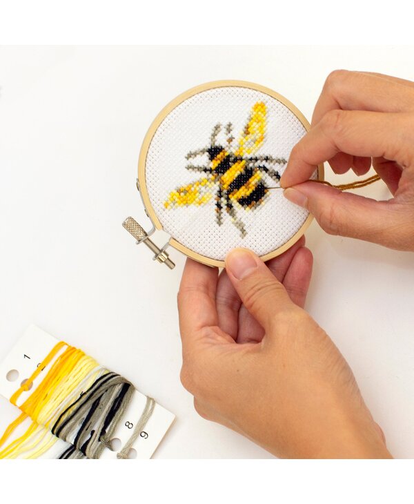 KIKKERLAND Bee Mini Cross Stitch Kit