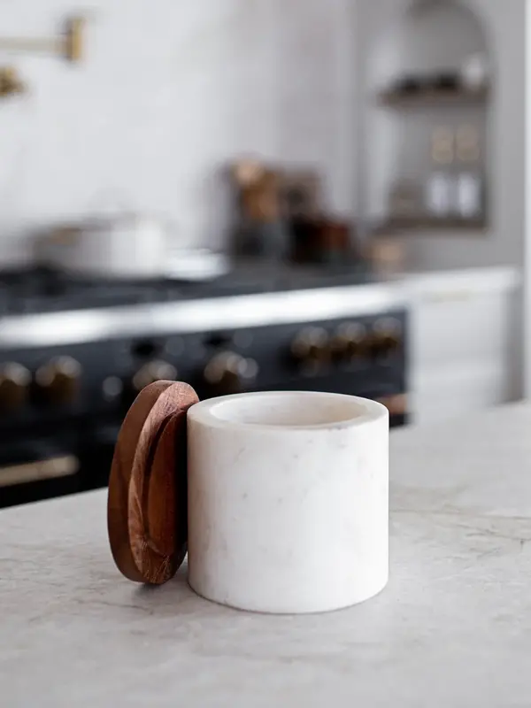 Luxe B Pampas Grass White Marble Jar/Acacia Lid