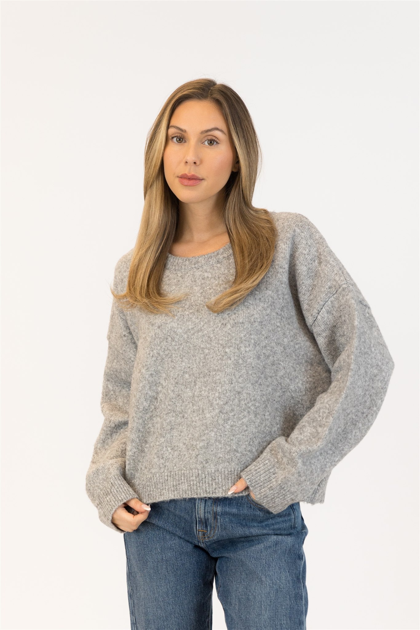 Lyla & Luxe Holly Crewneck