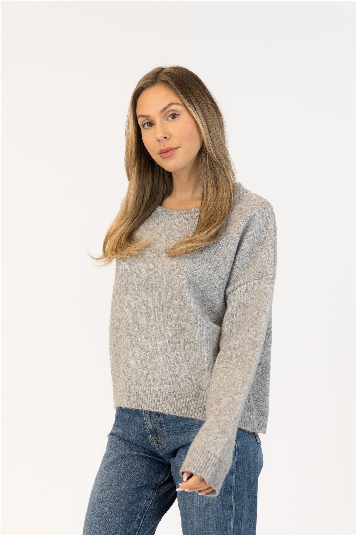 Lyla & Luxe Holly Crewneck