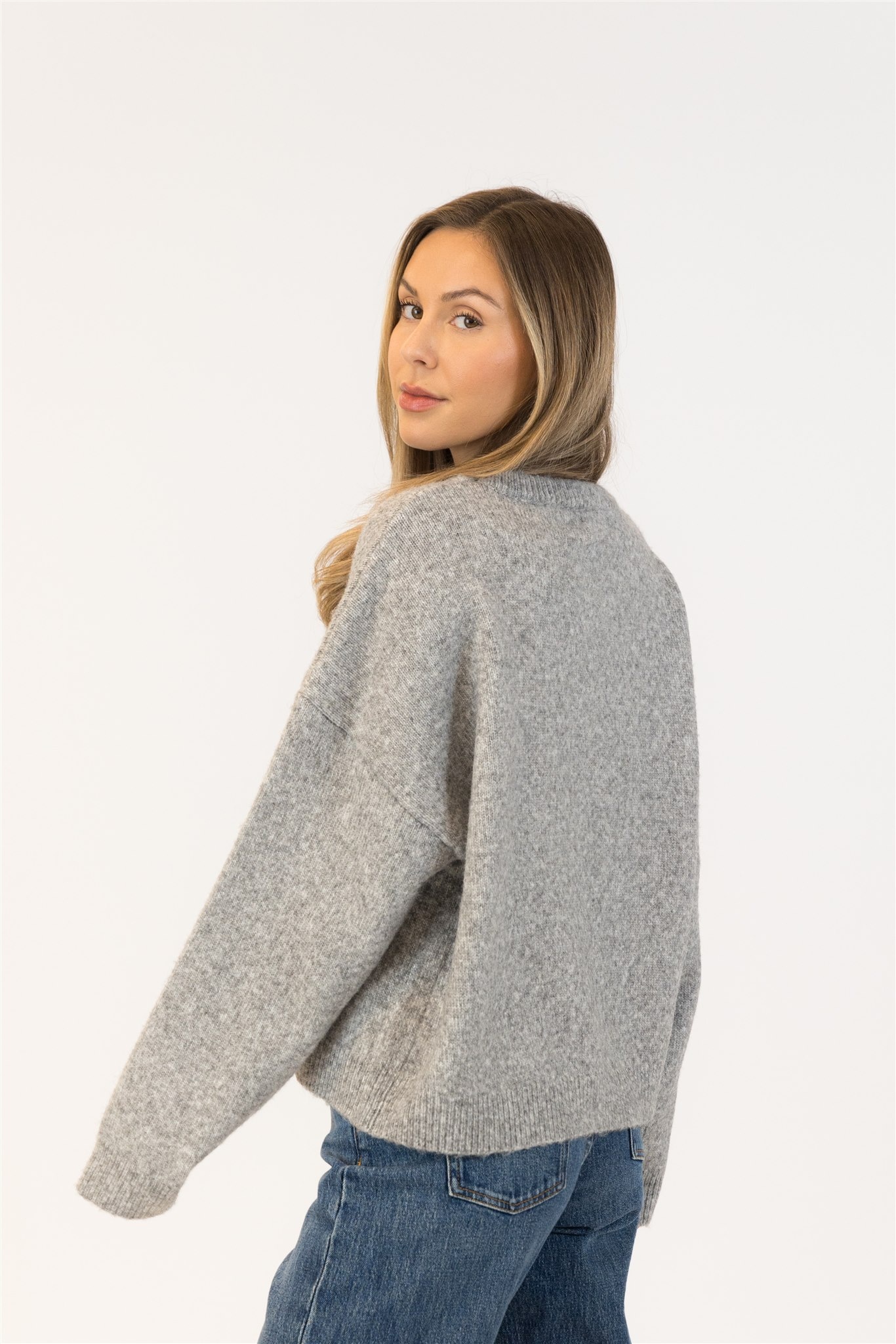Lyla & Luxe Holly Crewneck