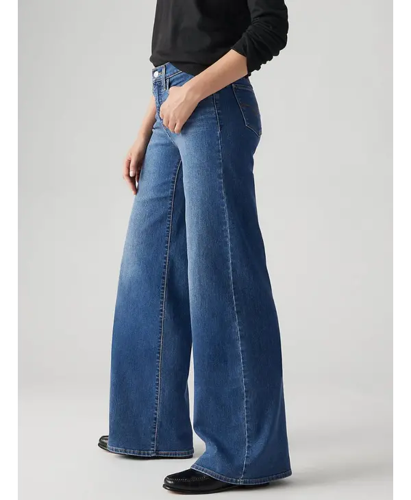 Levi Strauss & Co. 318 Shaping Wide Leg, Clever Girl