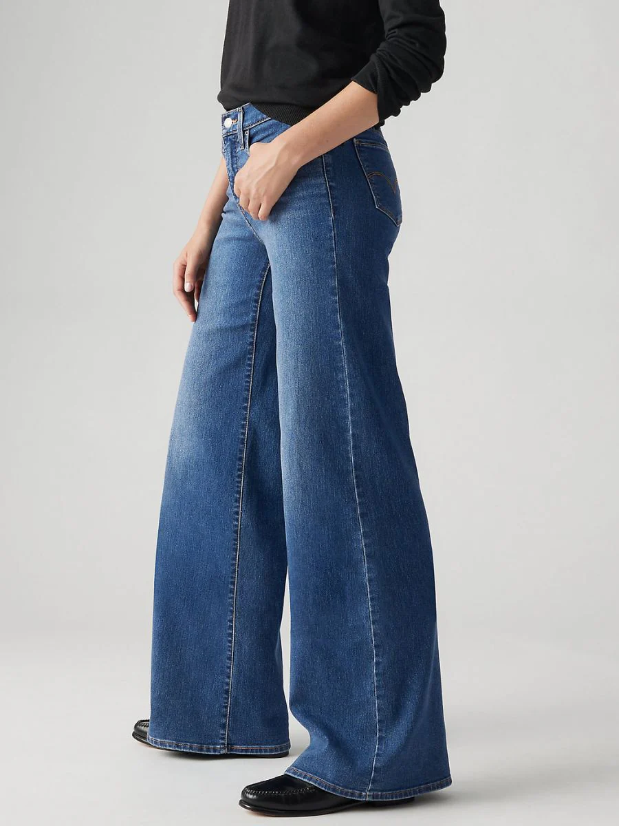 Levi Strauss & Co. 318 Shaping Wide Leg, Clever Girl