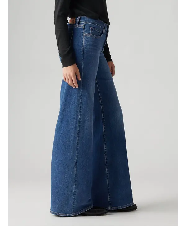 Levi Strauss & Co. 318 Shaping Wide Leg, Clever Girl