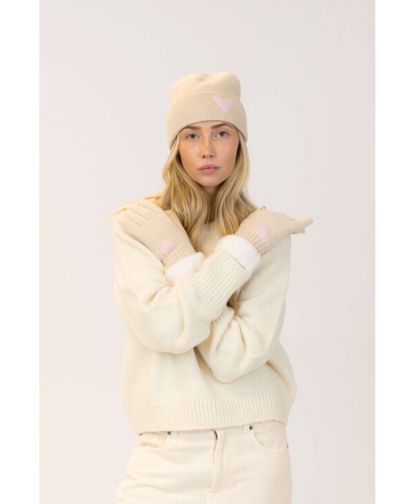 Lyla & Luxe Apres Heart Beanie & Mitten Set