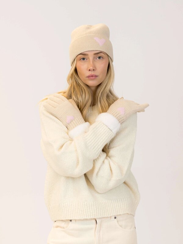 Lyla & Luxe Apres Heart Beanie & Mitten Set