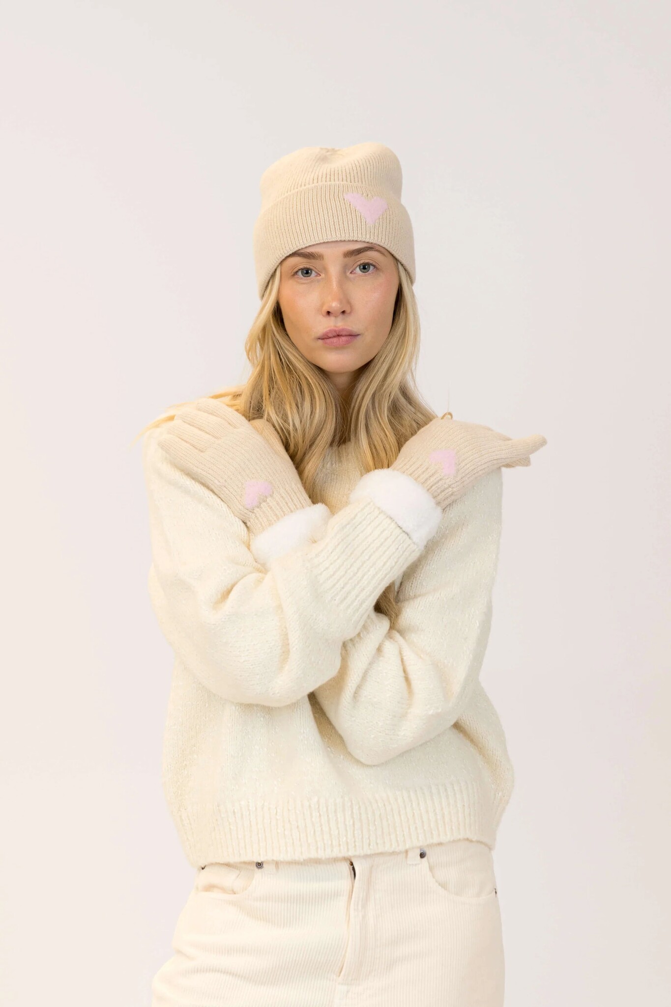 Lyla & Luxe Apres Heart Beanie & Mitten Set