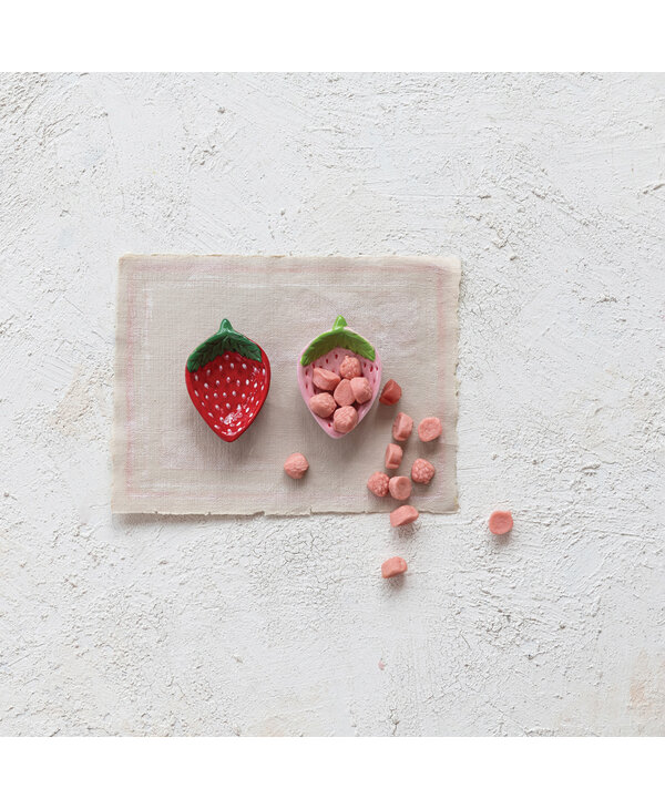 CREATIVE CO-OP Ceramic Strawberry Shaped Dish