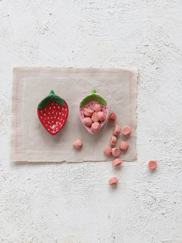 CREATIVE CO-OP Ceramic Strawberry Shaped Dish