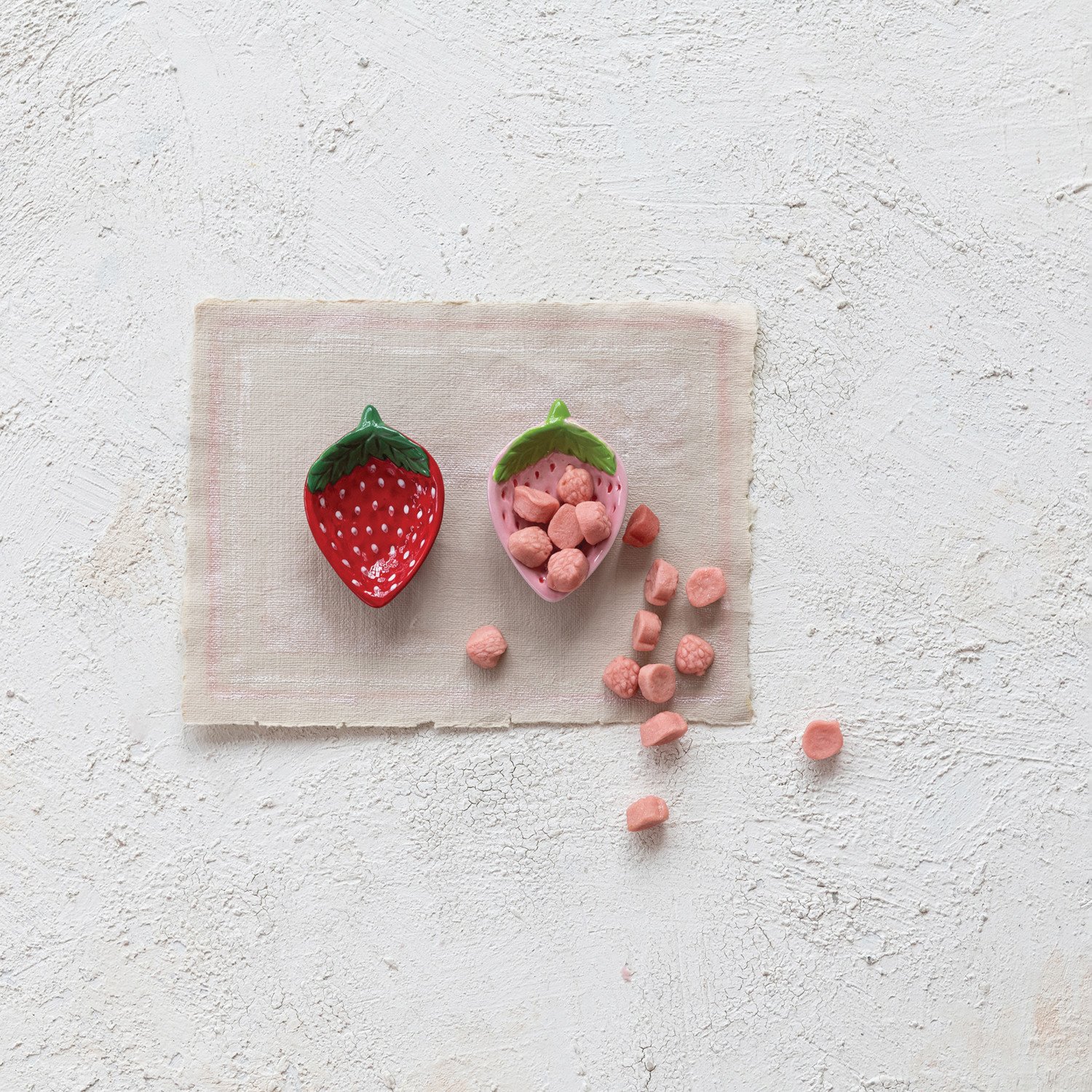 CREATIVE CO-OP Ceramic Strawberry Shaped Dish