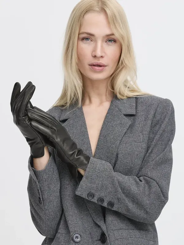 B.Young BYVante Gloves 2